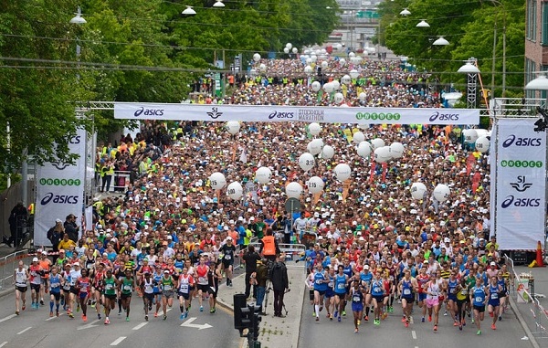 スウェーデンに進出しているアシックスが協賛のストックホルムマラソンの画像
